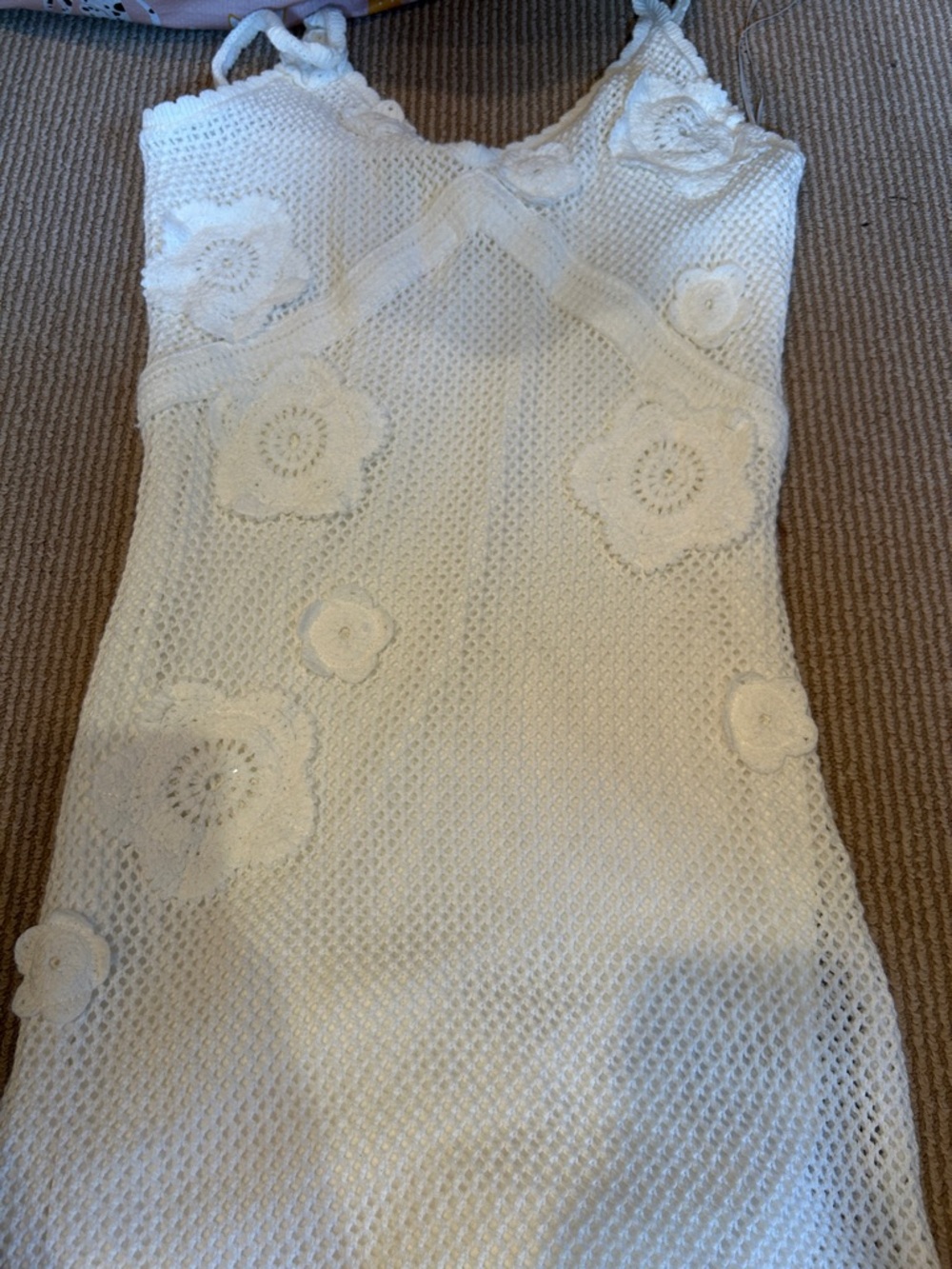 NWT Gianni Bini White Crochet Maxi Dress with flower appliqué size medium - Picture 12 of 12